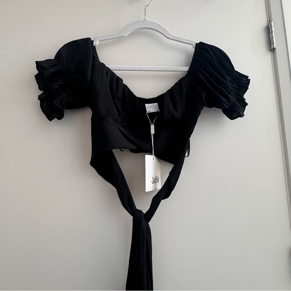 BNWT - Selfie Leslie Linka Off-Shoulder Crop Top in Black - Picture 6 of 9